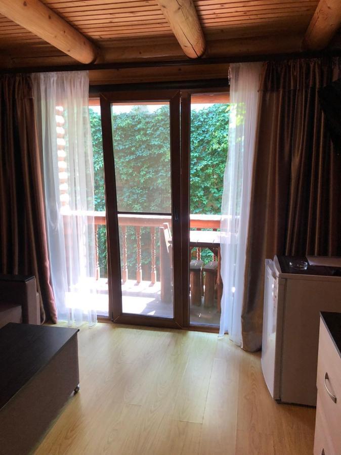 Веселий Кут Hotell Zaliznyi Port Exteriör bild