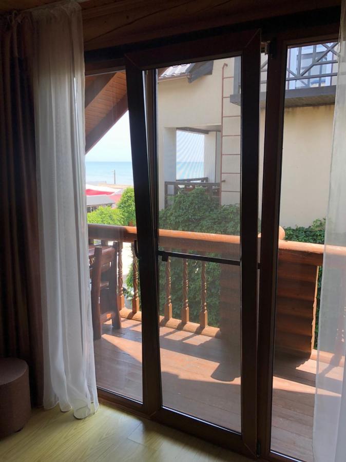 Веселий Кут Hotell Zaliznyi Port Exteriör bild
