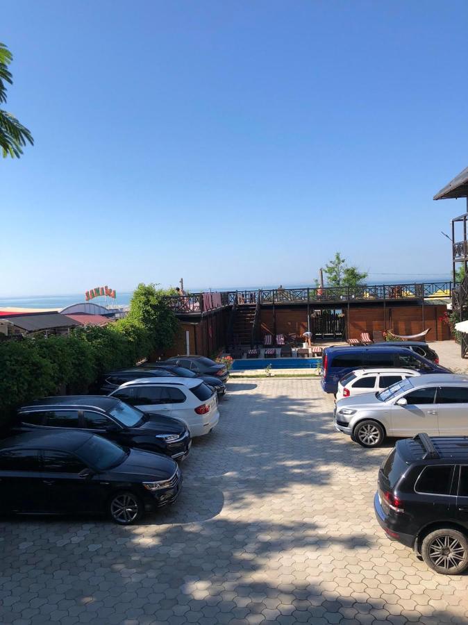 Веселий Кут Hotell Zaliznyi Port Exteriör bild