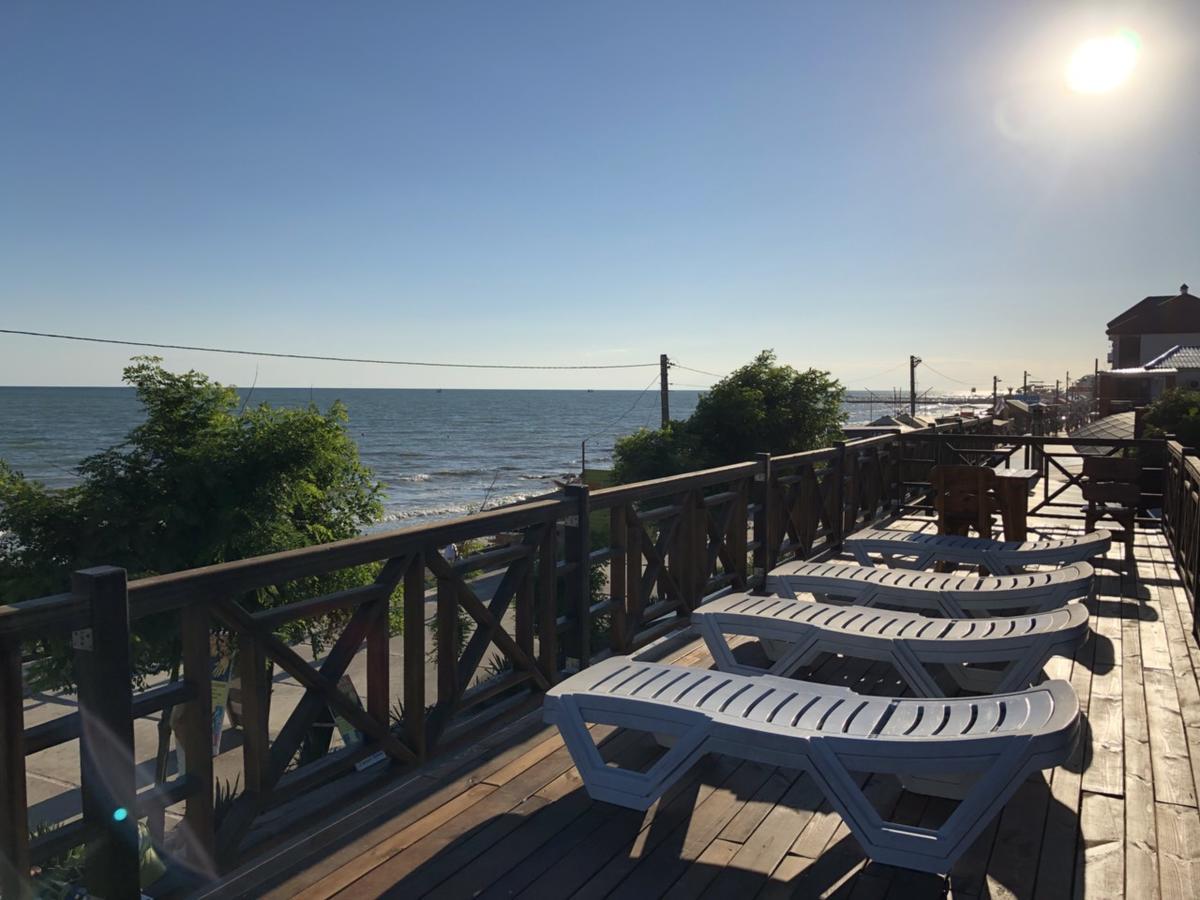 Веселий Кут Hotell Zaliznyi Port Exteriör bild