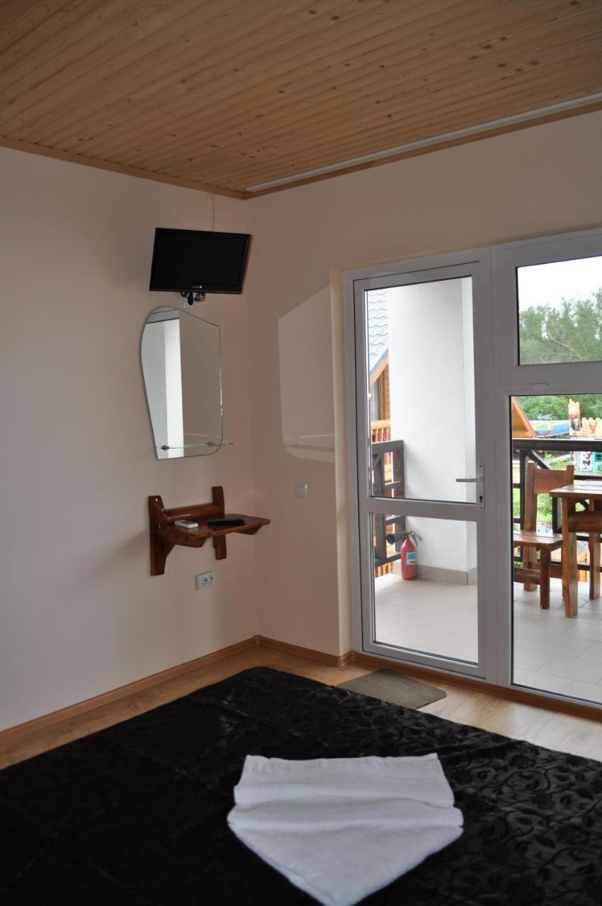 Веселий Кут Hotell Zaliznyi Port Exteriör bild