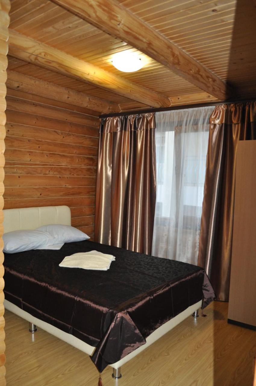 Веселий Кут Hotell Zaliznyi Port Exteriör bild