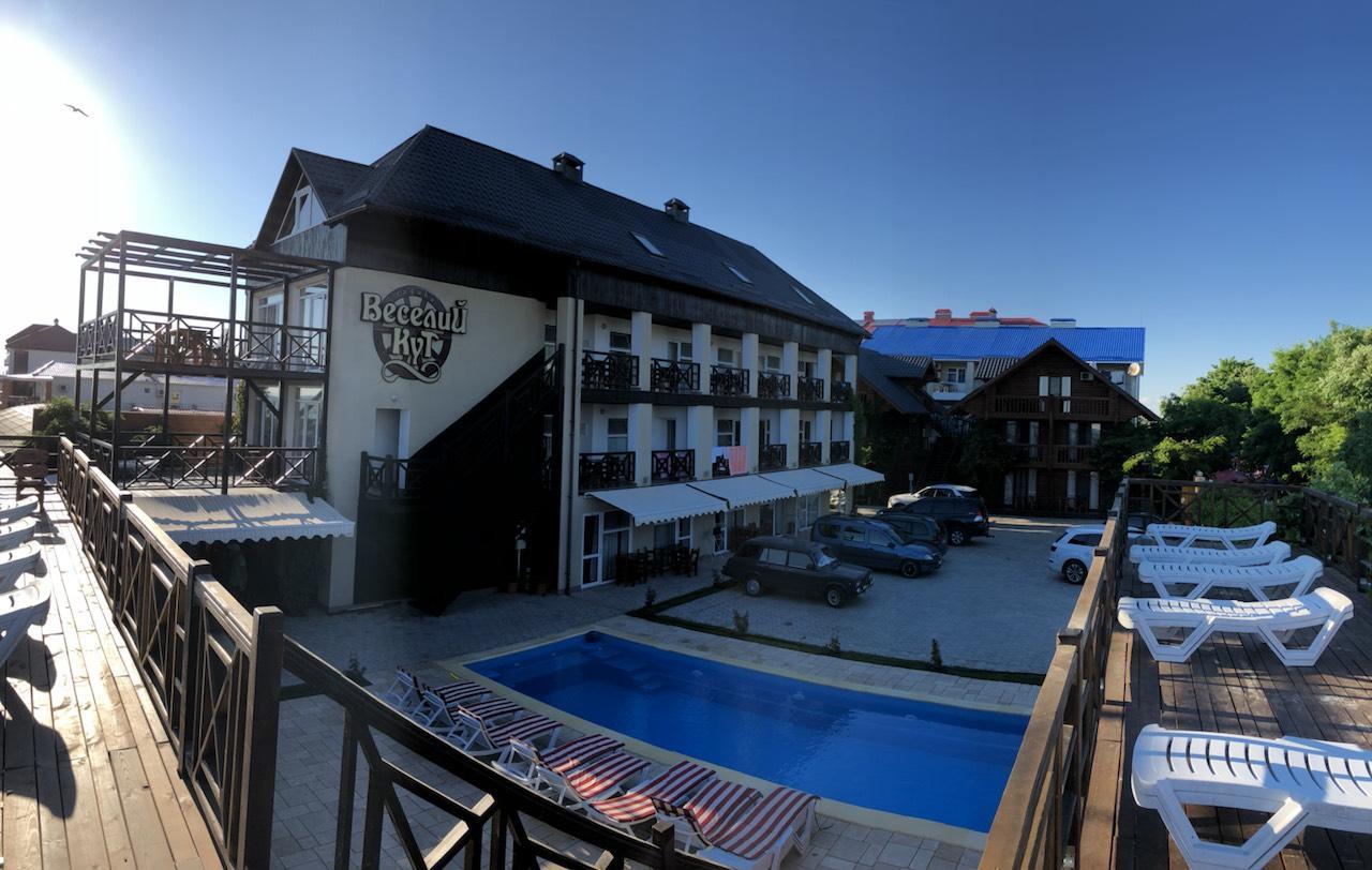 Веселий Кут Hotell Zaliznyi Port Exteriör bild