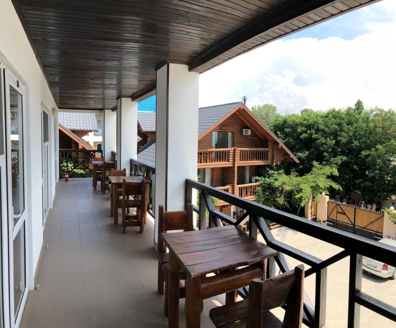 Веселий Кут Hotell Zaliznyi Port Exteriör bild