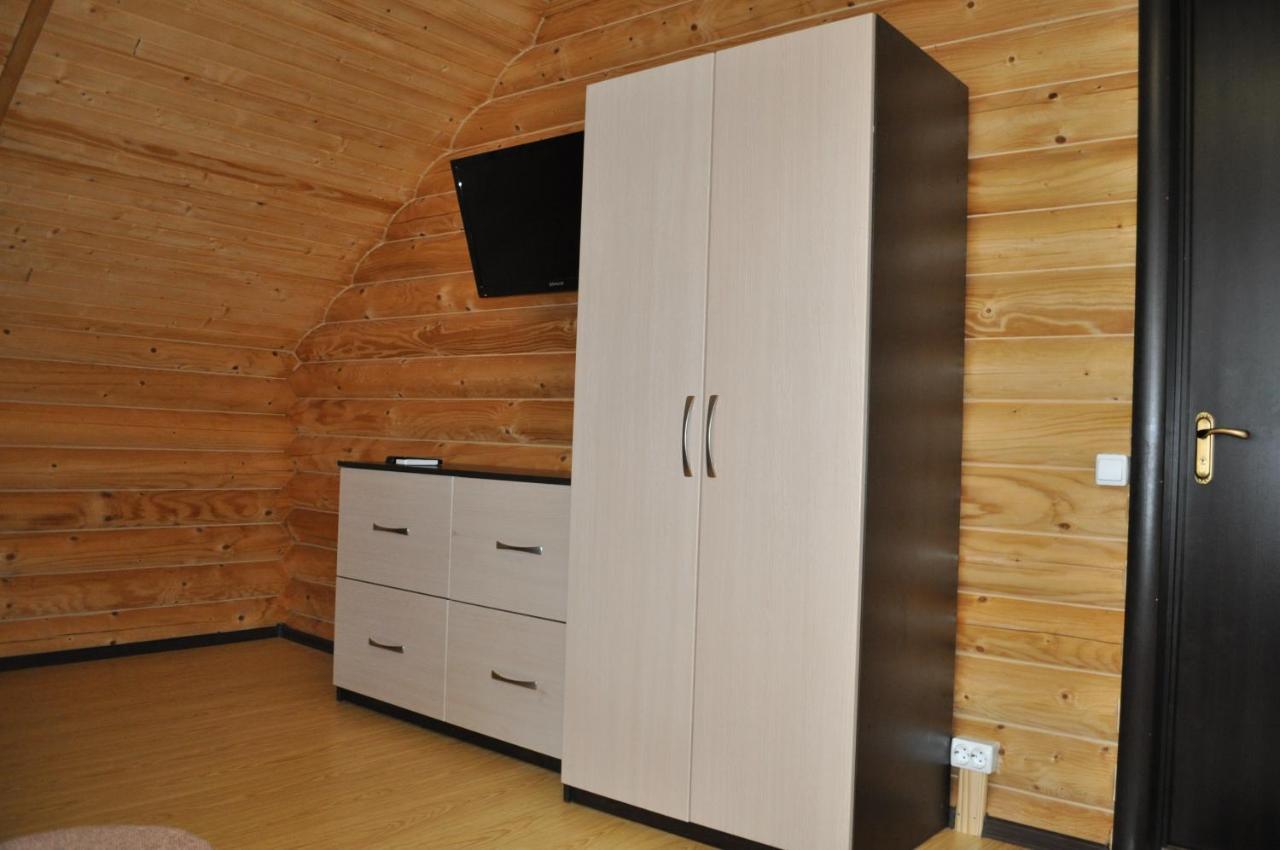 Веселий Кут Hotell Zaliznyi Port Exteriör bild