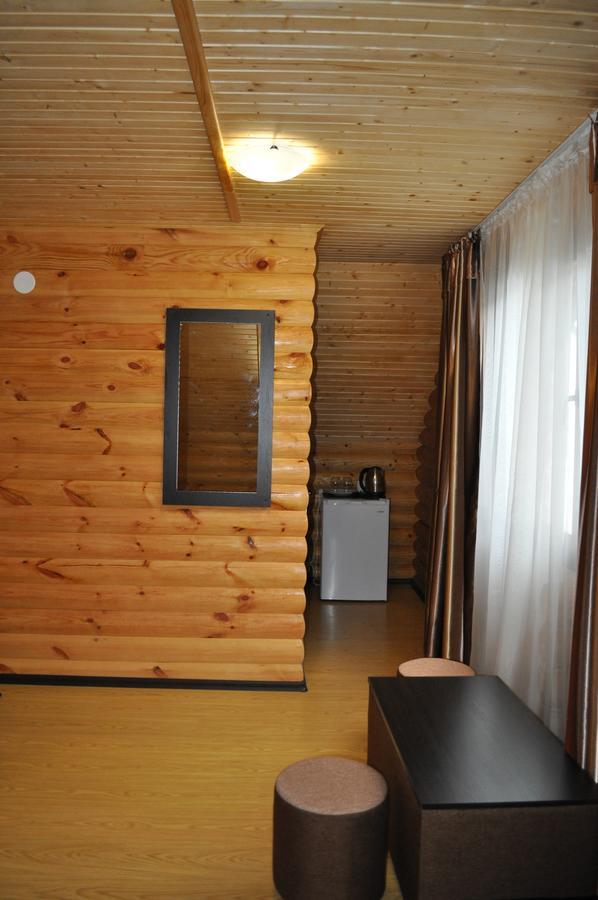 Веселий Кут Hotell Zaliznyi Port Exteriör bild