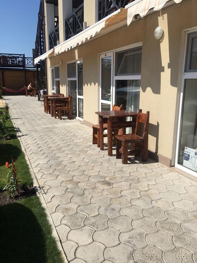 Веселий Кут Hotell Zaliznyi Port Exteriör bild