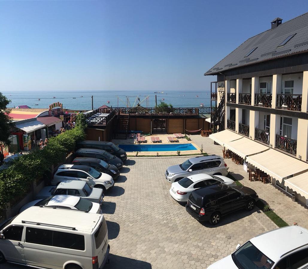 Веселий Кут Hotell Zaliznyi Port Exteriör bild