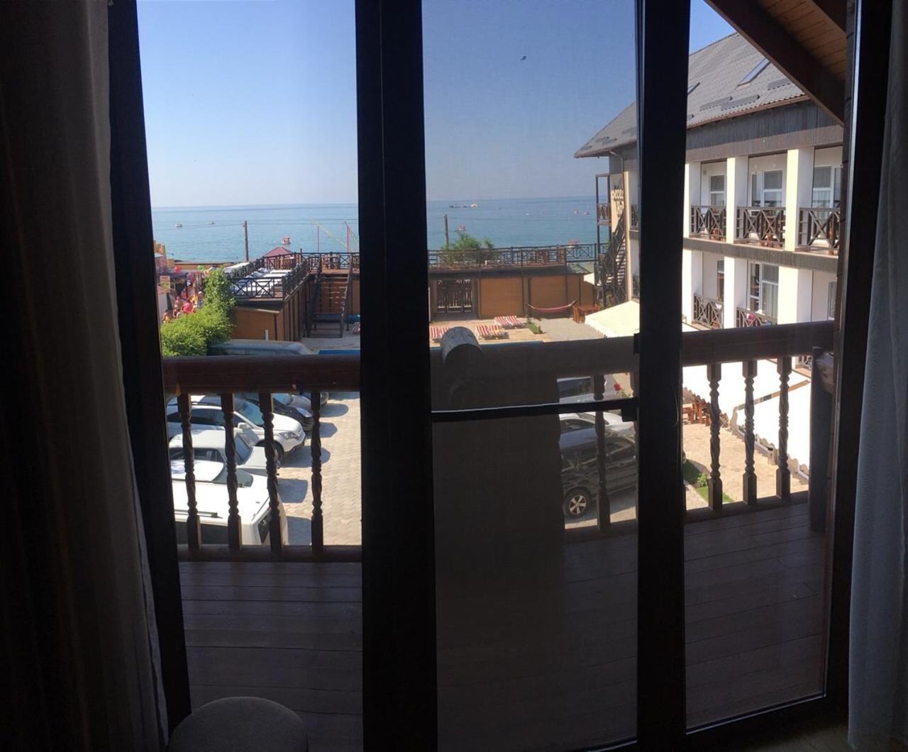 Веселий Кут Hotell Zaliznyi Port Exteriör bild